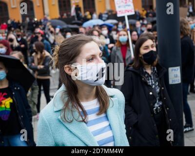 Breslau, Polen, 23. oktober 2020 - Protest von Frauen in der polnischen Stadt Breslau, weil Polens Obergericht ein Gesetz über das Verbot von Abtreibungen regiert. Stockfoto