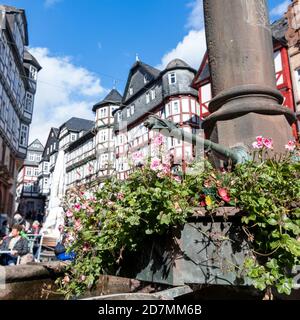 Kaffee trinken auf dem Marburger Marktplatz Stockfoto