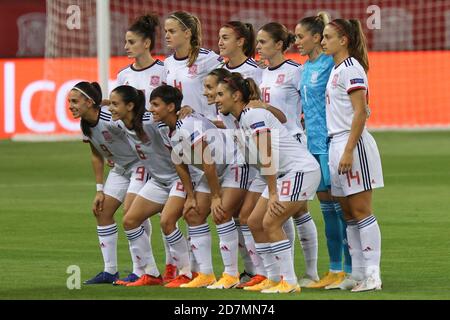 Sevilla, Spanien. Oktober 2020. Spanien-Team posiert vor dem UEFA Women's EURO 2022 Qualifikationsspiel zwischen Spanien Frauen und Tschechische Republik Frauen im Estadio de La Cartuja am 23. Oktober 2020 in Sevilla, Spanien Credit: DAX Images/Alamy Live News Stockfoto