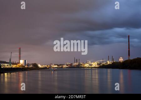 Blick auf das Ford-Werk in Cologe-Niehl und den Chempark in Leverkusen, ehemals Bayer-Werk, Rhein, Nordrhein-Westfalen, Germ Stockfoto