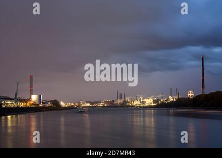 Blick auf das Ford-Werk in Cologe-Niehl und den Chempark in Leverkusen, ehemals Bayer-Werk, Rhein, Nordrhein-Westfalen, Germ Stockfoto