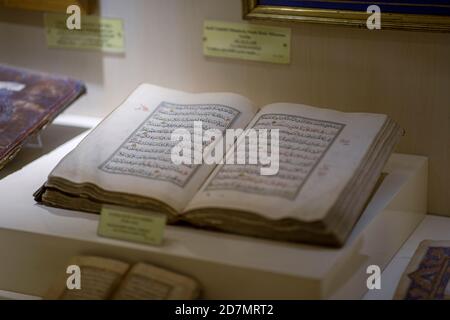 Ankara, Türkei; 08. Oktober 2020: Manuskript Quran Ansicht aus alten Zeiten Stockfoto