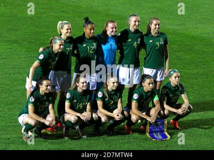 KIEW, UKRAINE - 23. OKTOBER 2020: UEFA Womens EURO 2022 Qualifikationsspiel Ukraine gegen Irland in der Obolon Arena in Kiew, Ukraine. Gruppenfoto der irischen Nationalmannschaft Stockfoto