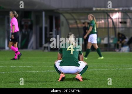 KIEW, UKRAINE - 23. OKTOBER 2020: UEFA Womens EURO 2022 Qualifikationsspiel Ukraine gegen Irland in der Obolon Arena in Kiew. Louise Quinn (#4, IRL) Stockfoto