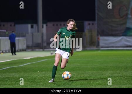 KIEW, UKRAINE - 23. OKTOBER 2020: UEFA Womens EURO 2022 Qualifikationsspiel Ukraine gegen Irland in der Obolon Arena in Kiew. Heather Payne (#14, IRL) Stockfoto