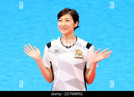 Tokio, Japan. Okt. 2020. Die japanische Schwimmerin Rikako Ikee winkt bei der Eröffnungszeremonie des Tokyo Aquatics Center für die Olympischen Spiele und Paralympics Schwimmen, künstlerisches Schwimmen und Tauchen in Tokio am Samstag, den 24. Oktober 2020, die Hände zum Foto. Die japanische Schwimmerin Rikako Ikee, die von Leukämie geborgen wurde, zeigte ihr Demonstrationsschwimmen. Quelle: Yoshio Tsunoda/AFLO/Alamy Live News Stockfoto