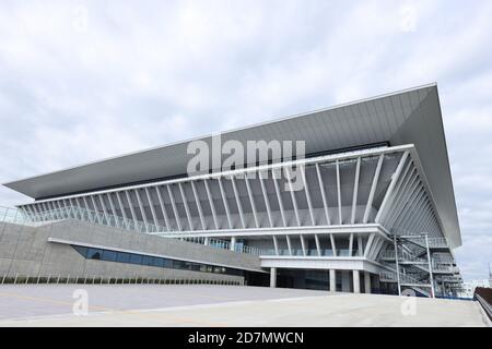 Tokio, Japan. Okt. 2020. Dieses Bild zeigt das Tokyo Aquatics Center für den Austragungsort der Olympischen Spiele und Paralympics in Tokio am Samstag, dem 24. Oktober 2020. Die japanische Schwimmerin Rikako Ikee, die von Leukämie geborgen wurde, zeigte ihr Demonstrationsschwimmen. Quelle: Yoshio Tsunoda/AFLO/Alamy Live News Stockfoto