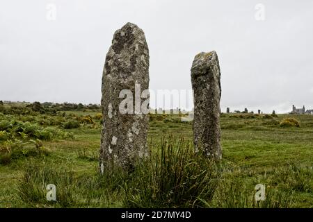 'The Pipers' stehende Steine auf Bodmin Moor in der Nähe von Minions, Cornwall, England, Großbritannien. Stockfoto