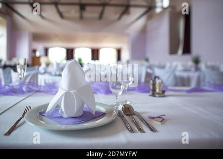 Schöne Hochzeit - Hochzeit Rezeption Zimmer, Tabellen und bereit Stockfoto