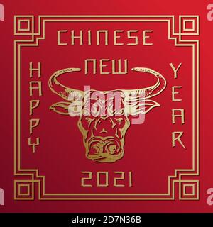 Happy New Year 2021 Illustration, Emblem oder Grußkarte Vorlage. Handgezeichnetes chinesisches Sternzeichen Golden Bull oder Ox Head mit Tradition Rahmen auf Rot Stock Vektor