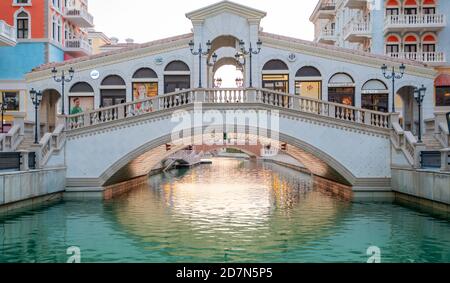 Qanat Quartier im Pearl in Doha, Katar Stockfoto