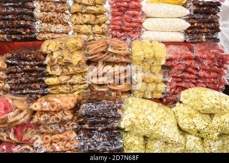 Kerala Tee Zeit Snacks, gebrannte Snacks für Onam Festival. Hausgemachte traditionelle Kerala Snacks. Stockfoto
