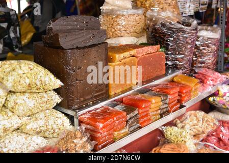 Kerala Tee Zeit Snacks, gebrannte Snacks für Onam Festival. Hausgemachte traditionelle Kerala Snacks. Stockfoto