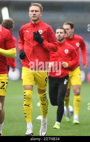 London, Großbritannien. Okt. 2020. Cauley Woodrow von Barnsley erwärmt sich während des EFL Sky Bet Championship Matches zwischen Millwall und Barnsley in Den, London, England am 24. Oktober 2020. Foto von Ken Sparks. Nur redaktionelle Verwendung, Lizenz für kommerzielle Nutzung erforderlich. Keine Verwendung bei Wetten, Spielen oder Veröffentlichungen einzelner Vereine/Vereine/Spieler. Kredit: UK Sports Pics Ltd/Alamy Live Nachrichten Stockfoto