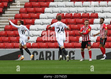 SUNDERLAND, ENGLAND. 24. OKTOBER Marcus Harness of Portsmouth feiert die Putting the Visitors 1-0 während des Sky Bet League 1-Spiels zwischen Sunderland und Portsmouth im Stadion of Light, Sunderland am Samstag, 24. Oktober 2020. (Kredit: Robert Smith - MI News) Kredit: MI Nachrichten & Sport /Alamy Live Nachrichten Stockfoto