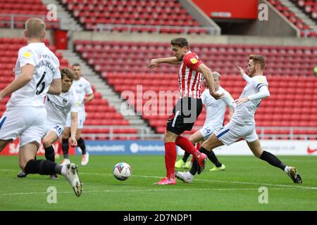 SUNDERLAND, ENGLAND. 24. OKTOBER Charlie Wyke von Sunderland erzielt im Sky Bet League 1-Spiel zwischen Sunderland und Portsmouth am Samstag, den 24. Oktober 2020, im Stadion of Light in Sunderland 1-1 Punkte. (Kredit: Robert Smith - MI News) Kredit: MI Nachrichten & Sport /Alamy Live Nachrichten Stockfoto