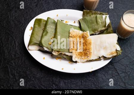 ada Kerala Tee Zeit Snacks, gebrannte Snacks für Onam Festival. Hausgemachte traditionelle Kerala Snacks. Stockfoto
