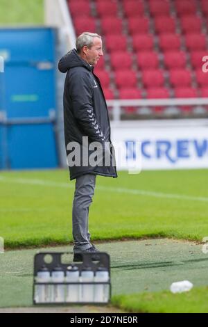 NORTHAMPTON, ENGLAND. OKTOBER. Charlton Athletic-Manager Lee Bowyer während der ersten Hälfte der Sky Bet League ein Spiel zwischen Northampton Town und Charlton Athletic im PTS Academy Stadium, Northampton am Samstag, 24. Oktober 2020. (Kredit: John Cripps - MI News) Kredit: MI Nachrichten & Sport /Alamy Live Nachrichten Stockfoto