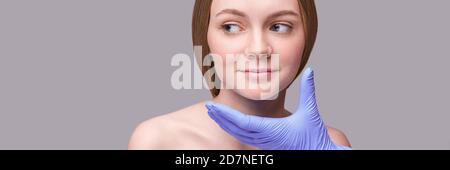 Arzt Hände in schützenden medizinischen Handschuhen. Derma-Test. Vorgang vorbereiten Stockfoto