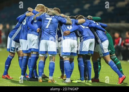 Kongens Lyngby, Dänemark. Oktober 2020. Die Spieler von Lyngby Boldklub versammelten sich vor dem 3F Superliga Spiel zwischen Lyngby Boldklub und Odense Boldklub im Lyngby Stadion in Kongens Lyngby. (Bildnachweis: Gonzales Photo - Rune Mathiesen). Stockfoto