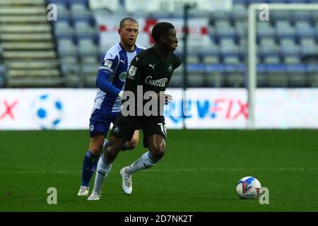 WIGAN, ENGLAND. 24. OKTOBER Plymouths Tyrese Fornah während des Sky Bet League 1 Spiels zwischen Wigan Athletic und Plymouth Argyle im DW Stadium, Wigan am Samstag, 24. Oktober 2020. (Kredit: Chris Donnelly, MI News) Kredit: MI Nachrichten & Sport /Alamy Live Nachrichten Stockfoto