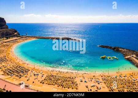 Luftaufnahme des Strandes von Amadores auf der Insel Gran Canaria In Spanien Stockfoto