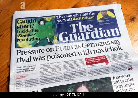"Druck auf Putin, wie die Deutschen sagen, Rivalen wurde vergiftet novichok' Navalny Guardian Zeitung Schlagzeile auf Titelseite 3 September 2020 London Großbritannien Stockfoto