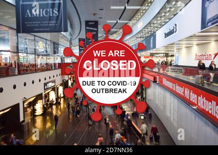 Wien, Österreich: Mai/20/2019 - Flughafen Wien. Bleiben Sie zu Hause und reisen Sie nicht. Halten Sie Abstand voneinander. Stockfoto