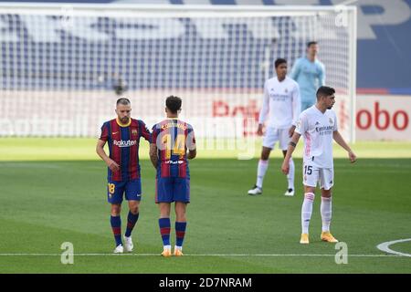 Jordi Alba und Phillippe Coutinho vom FC BarcelonaLionel Messi vom FC Barcelona während des La Liga-Spiels zwischen FC Barcelona und Real Madrid spielte am 24. Oktober 2020 im Camp Nou Stadion in Barcelona, Spanien. (Foto von PRESSINPHOTO) Credit: Pro Shots/Alamy Live News Stockfoto