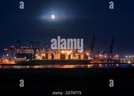 Der Hafen von Felixstowe ist der verkehrsreichste Containerterminal in Großbritannien Stockfoto