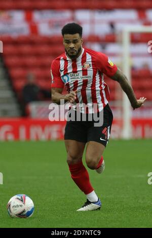 SUNDERLAND, ENGLAND. 24. OKTOBER Jordan Willis of Sunderland während des Sky Bet League 1 Spiels zwischen Sunderland und Portsmouth im Stadium of Light, Sunderland am Samstag, 24. Oktober 2020. (Kredit: Robert Smith - MI News) Kredit: MI Nachrichten & Sport /Alamy Live Nachrichten Stockfoto