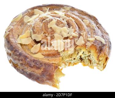 Butter-Bun-Schnecke Nahaufnahme isoliert auf weißem Hintergrund. Stockfoto