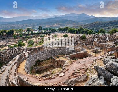 Antikes griechisches Grab Kreis EINE Ruinen Begräbnisstätte, Mycenae Necropolis Archäologische Stätte, Stockfoto