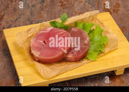 Rohen Thunfisch runde Steak bereit für Grill Stockfoto