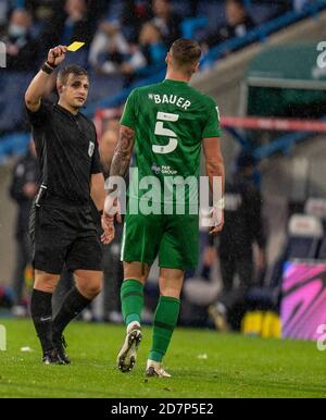 Huddersfield, Großbritannien. Okt. 2020. 24. Oktober 2020 The John Smiths Stadium, Huddersfield, Yorkshire, England; English Football League Championship Football, Huddersfield Town versus Preston North End; Patrick Bauer (5) von Preston North End ist gebucht Credit: Action Plus Sports Images/Alamy Live News Stockfoto