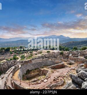 Antikes griechisches Grab Kreis EINE Ruinen Begräbnisstätte, Mycenae Necropolis Archäologische Stätte, Stockfoto