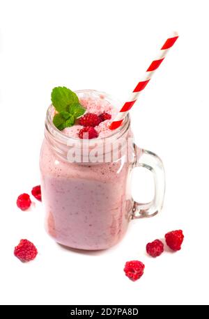 Joghurt-Smoothie mit Himbeeren, Obst-Dessert, gesunde Diät-Konzept Stockfoto