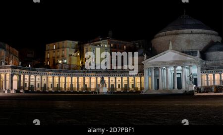 Piazza Plebiscito und Basilika San Francesco di Paola, Neapel, Italien Stockfoto