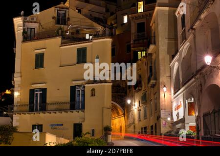 Amalfi Fahrt und Tunnel in Amalfi (Via Matteo Kamera). Amalfi, Italien Stockfoto