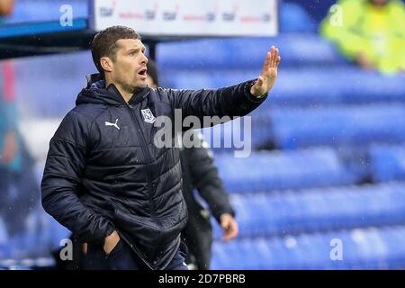 Birkenhead, Großbritannien. Okt. 2020. Tranmere Rovers Manager Mike Jackson schreit Anweisungen. EFL Skybet Football League Two Match, Tranmere Rovers gegen Southend Utd im Prenton Park, Birkenhead, Wirral am Samstag, 24. Oktober 2020. Dieses Bild darf nur für redaktionelle Zwecke verwendet werden. Nur redaktionelle Verwendung, Lizenz für kommerzielle Nutzung erforderlich. Keine Verwendung in Wetten, Spiele oder ein einzelner Club / Liga / Spieler Publikationen.pic von Chris Stading / Andrew Orchard Sport Fotografie / Alamy Live News Kredit: Andrew Orchard Sport Fotografie / Alamy Live News Stockfoto