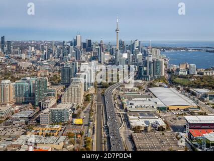 Eine Luftaufnahme der Toronto Skyline von über Dufferin St. Stockfoto