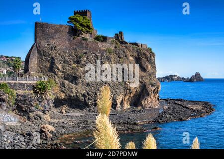 Norman Castle (Castello Normanno), Aci Castello, Sizilien, Italien. Stockfoto