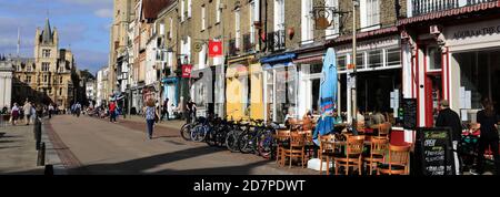 Blick entlang Kings Parade, Cambridge City, Cambridgeshire, England, Großbritannien Stockfoto