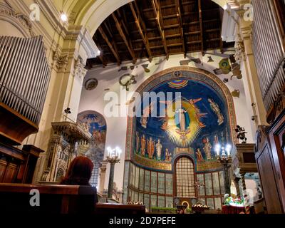 Kathedrale von Salerno oder Kathedrale des heiligen Matthäus und des heiligen Gregor des Großen (Cattedrale di San Matteo e San Gregorio Magno). Salerno, Italien. Stockfoto