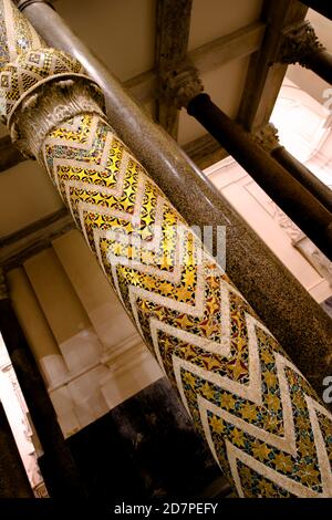 Kathedrale von Salerno oder Kathedrale des heiligen Matthäus und des heiligen Gregor des Großen (Cattedrale di San Matteo e San Gregorio Magno). Salerno, Italien. Stockfoto