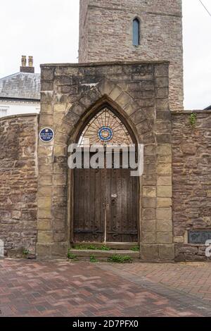 King Henry VIII Gymnasium Tor in der Stadt Abergavenny, Wales, Großbritannien Stockfoto