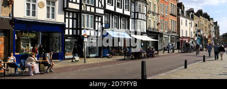 Blick entlang Kings Parade, Cambridge City, Cambridgeshire, England, Großbritannien Stockfoto