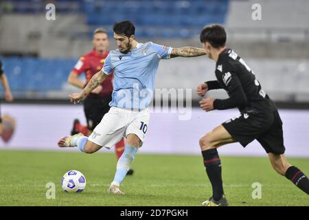 ROM, ITALIEN - Oktober 24 : Luis Albertoof SS Lazio erzielt ein Tor während der italienischen Serie EIN Fußballspiel zwischen SS Lazio und Bologna FC im Stadio Olimpico am 24,2020. Oktober in Rom Italien Credit: LM/Claudio Pasquazi/Alamy Live News Stockfoto