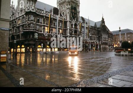 Die große und schöne Fussgängerzone Münchens hat das Handels- und Kulturzentrum der Stadt den Menschen zurückgegeben. Ca. 1973 Stockfoto