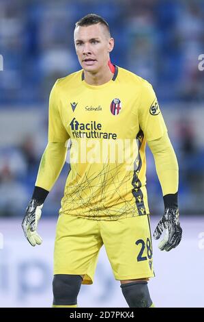 Rom, Italien. Okt. 2020. Lukasz Skorupski von Bologna FC während der Serie EIN Spiel zwischen Latium und Bologna im Stadio Olimpico, Rom, Italien am 24. Oktober 2020. Kredit: Giuseppe Maffia/Alamy Live Nachrichten Stockfoto